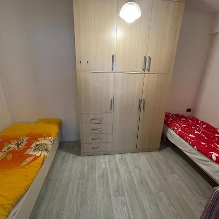 Lacasa-21 Dhjetori Tirana Exteriör bild