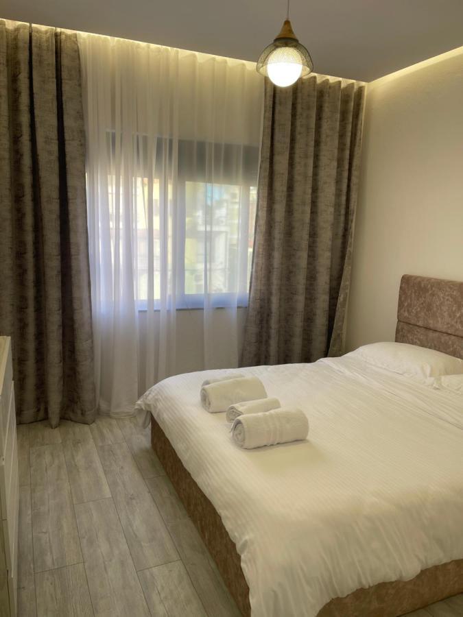 Lacasa-21 Dhjetori Tirana Exteriör bild