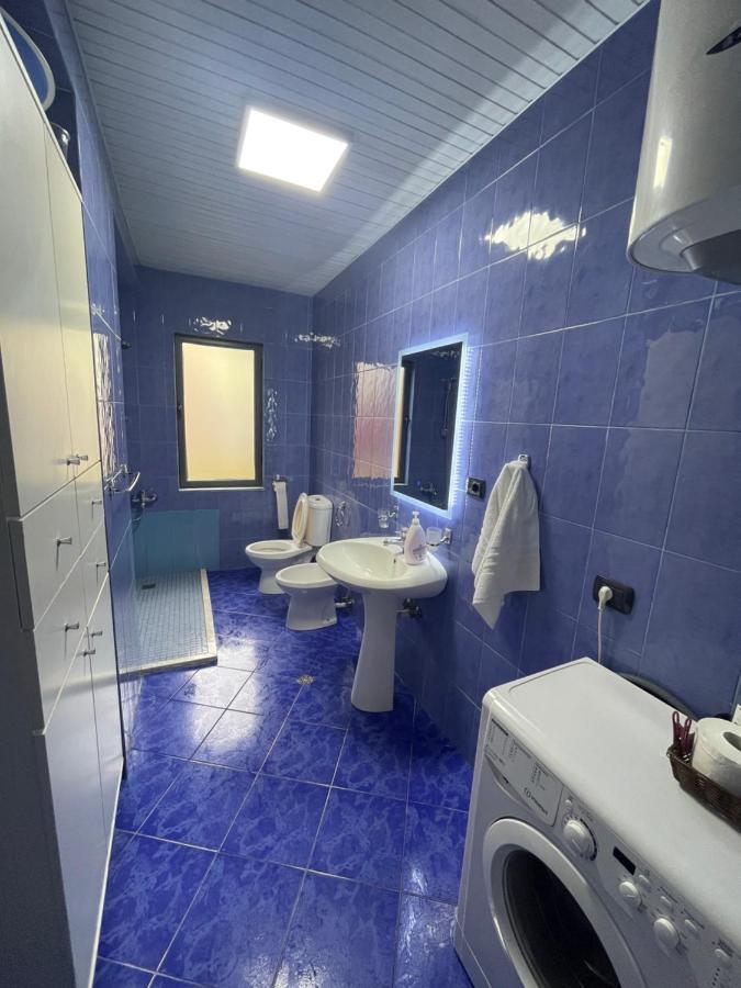 Lacasa-21 Dhjetori Tirana Exteriör bild