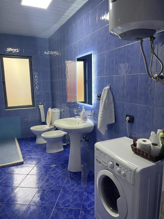 Lacasa-21 Dhjetori Tirana Exteriör bild