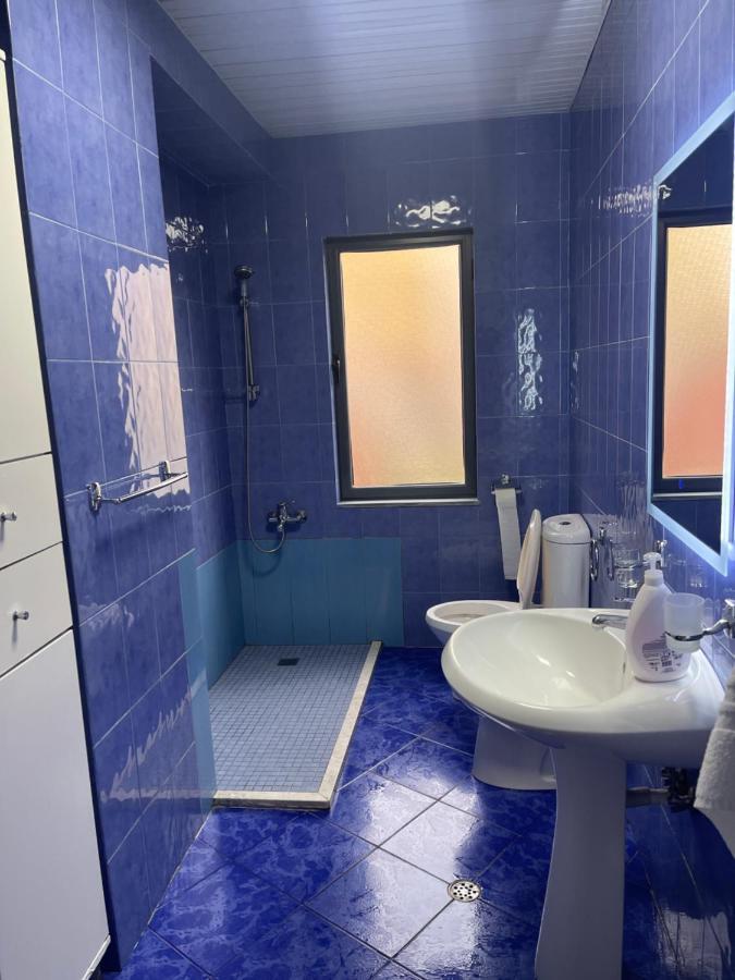 Lacasa-21 Dhjetori Tirana Exteriör bild